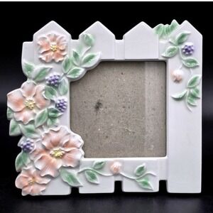 FETCO Vintage Ceramic Picket Fence Floral Picture Frame White Pink Flowers 5.5x6
